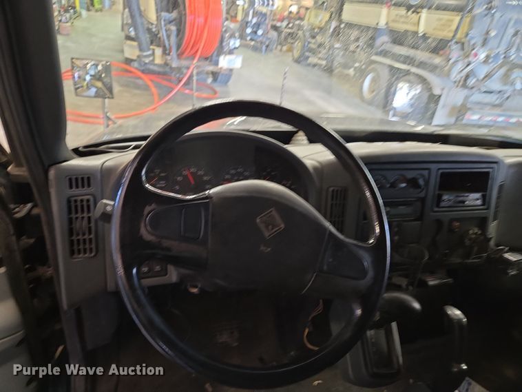 image for item EQ3785 2007 International  4200 delivery truck