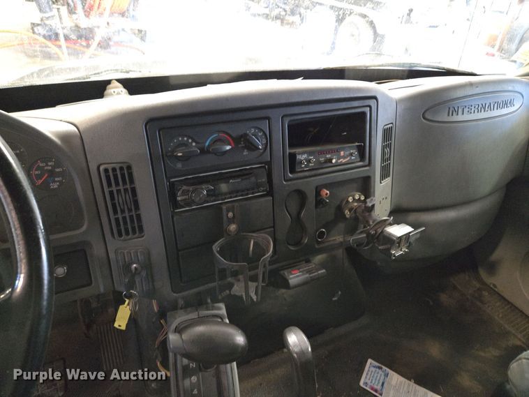 image for item EQ3785 2007 International  4200 delivery truck