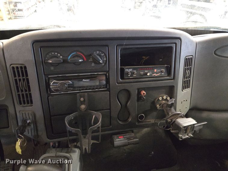 image for item EQ3785 2007 International  4200 delivery truck