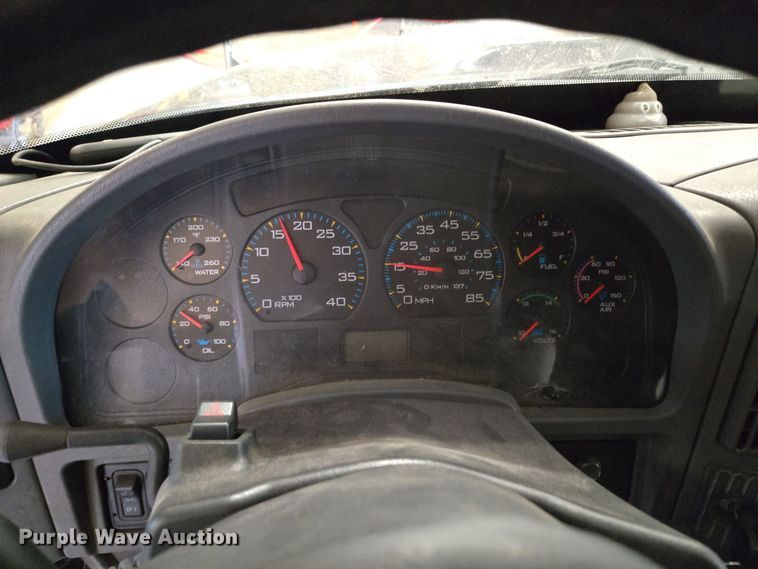 image for item EQ3785 2007 International  4200 delivery truck