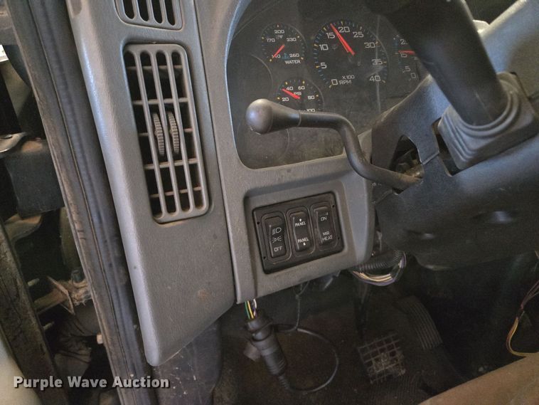 image for item EQ3785 2007 International  4200 delivery truck