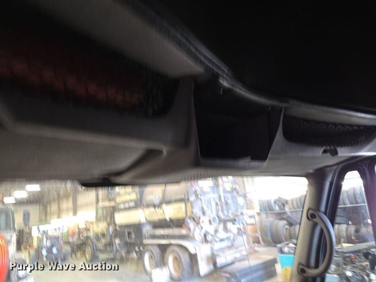 image for item EQ3785 2007 International  4200 delivery truck