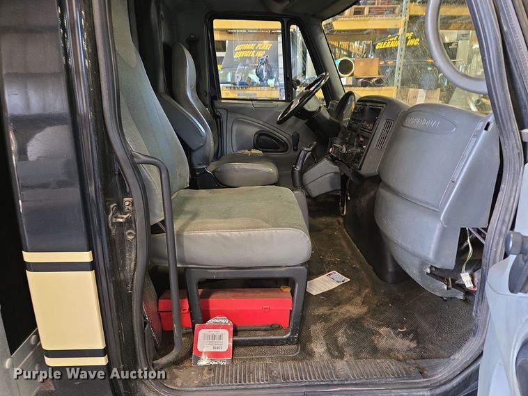 image for item EQ3785 2007 International  4200 delivery truck