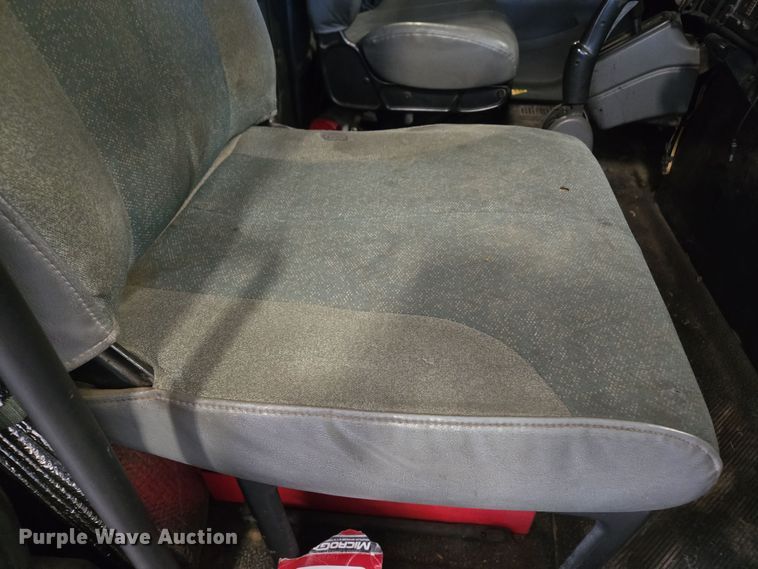 image for item EQ3785 2007 International  4200 delivery truck