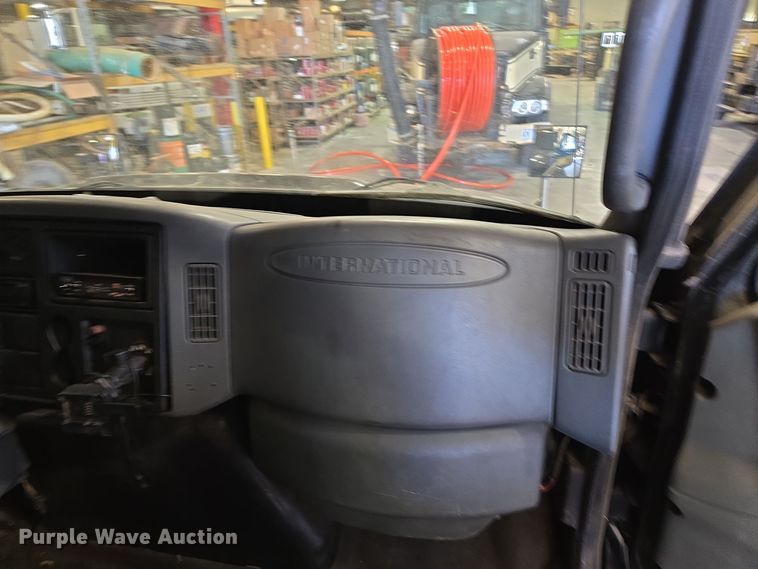 image for item EQ3785 2007 International  4200 delivery truck