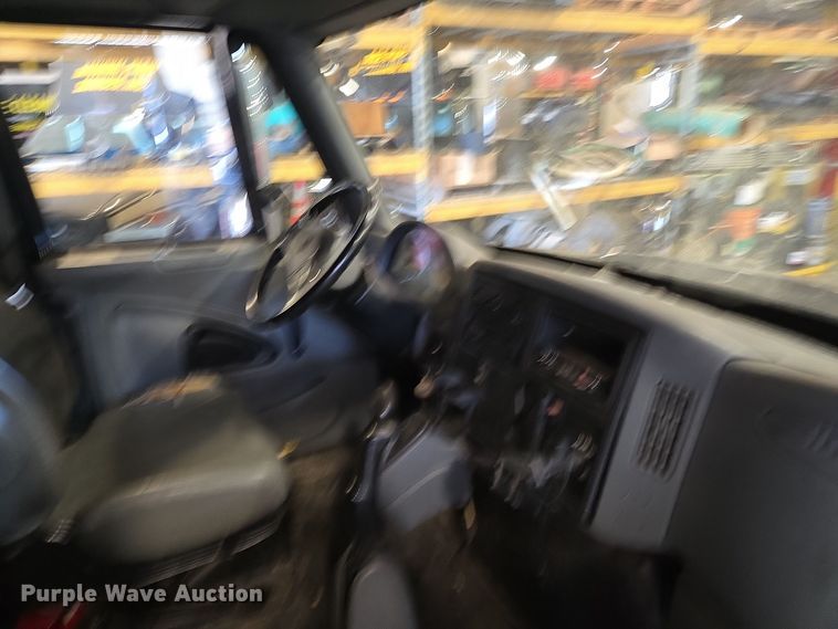 image for item EQ3785 2007 International  4200 delivery truck