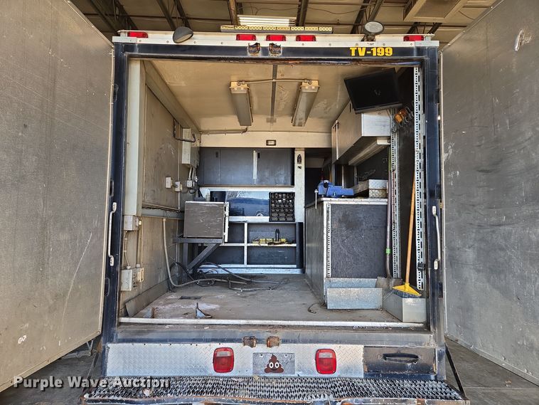 image for item EQ3785 2007 International  4200 delivery truck