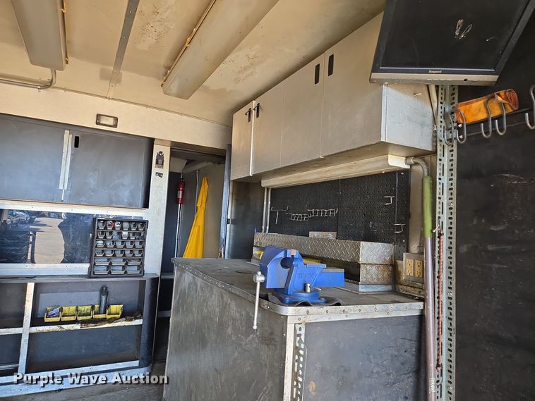 image for item EQ3785 2007 International  4200 delivery truck