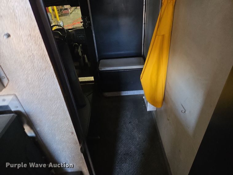 image for item EQ3785 2007 International  4200 delivery truck