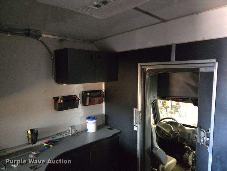 image for item EQ3785 2007 International  4200 delivery truck