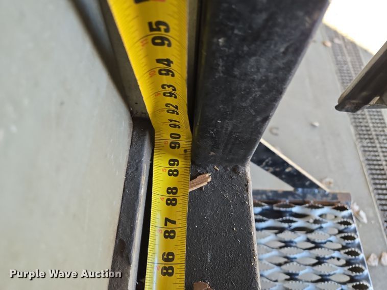 image for item EQ3785 2007 International  4200 delivery truck