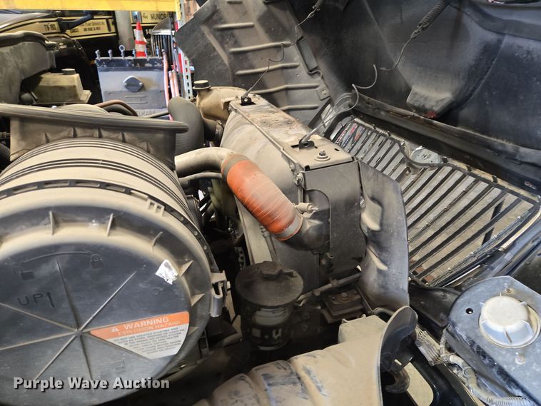 image for item EQ3785 2007 International  4200 delivery truck