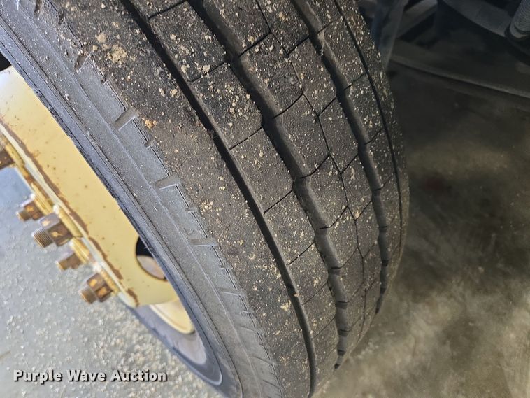 image for item EQ3785 2007 International  4200 delivery truck