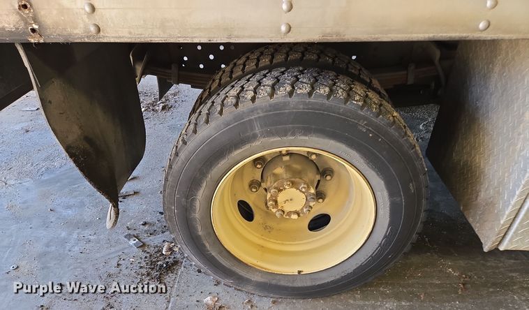 image for item EQ3785 2007 International  4200 delivery truck