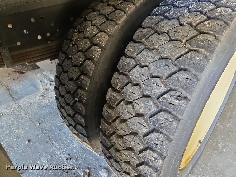 image for item EQ3785 2007 International  4200 delivery truck