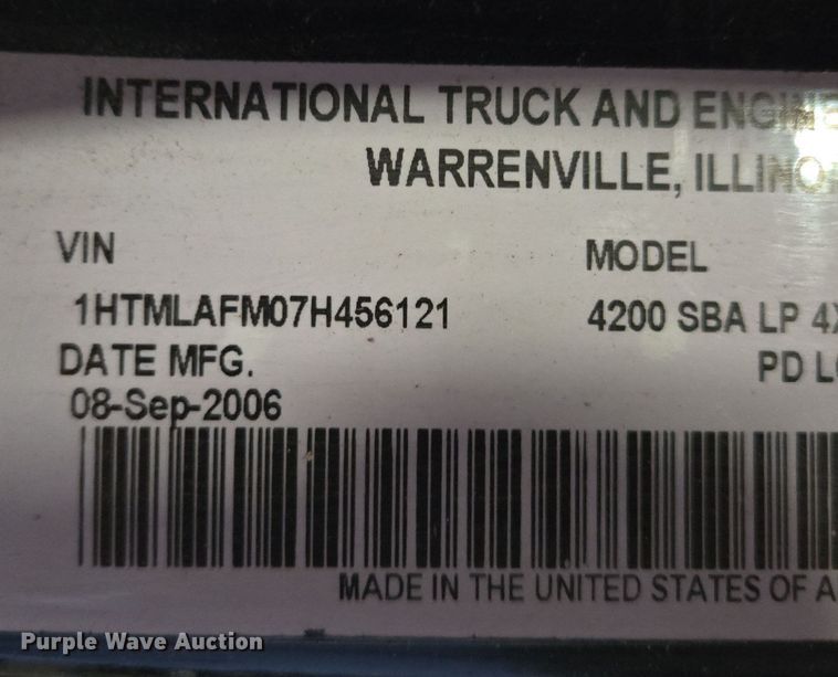 image for item EQ3785 2007 International  4200 delivery truck