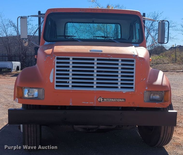image for item ER4555 2000 International 4700 flatbed truck