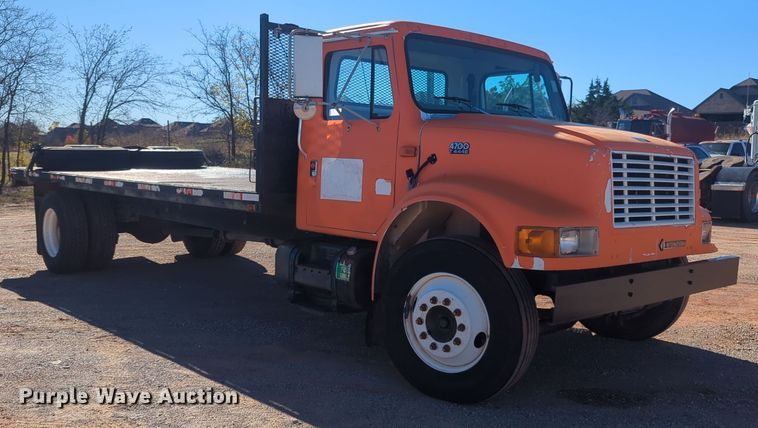 image for item ER4555 2000 International 4700 flatbed truck