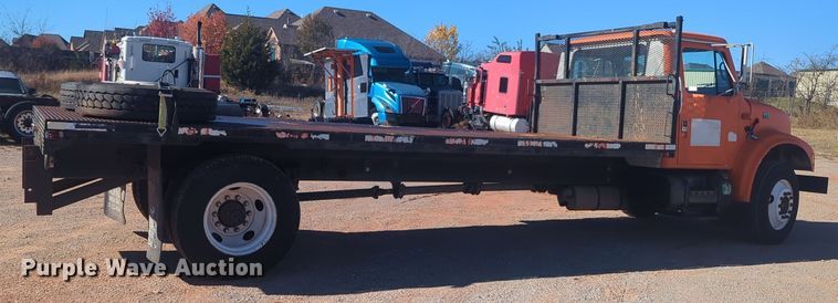 image for item ER4555 2000 International 4700 flatbed truck