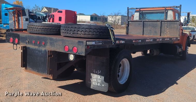 image for item ER4555 2000 International 4700 flatbed truck