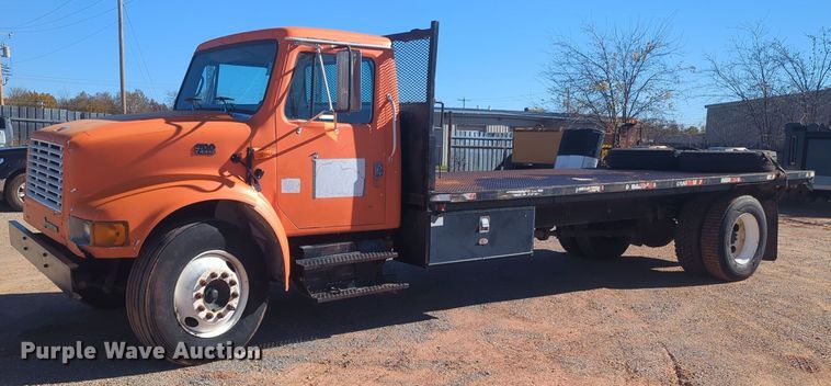 image for item ER4555 2000 International 4700 flatbed truck