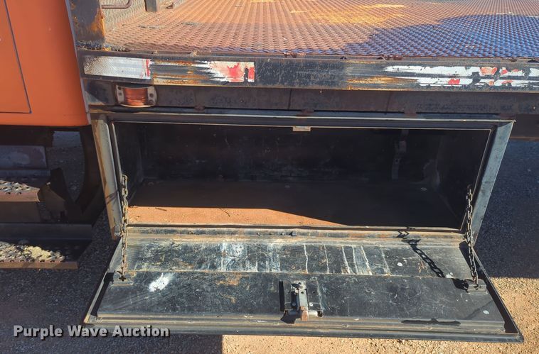 image for item ER4555 2000 International 4700 flatbed truck