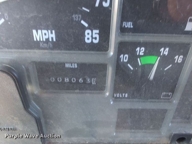 image for item ER4555 2000 International 4700 flatbed truck