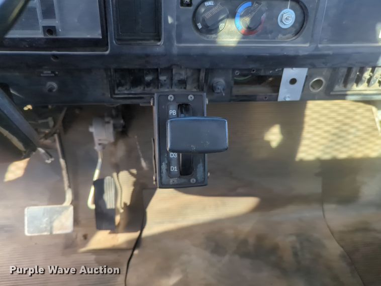 image for item ER4555 2000 International 4700 flatbed truck