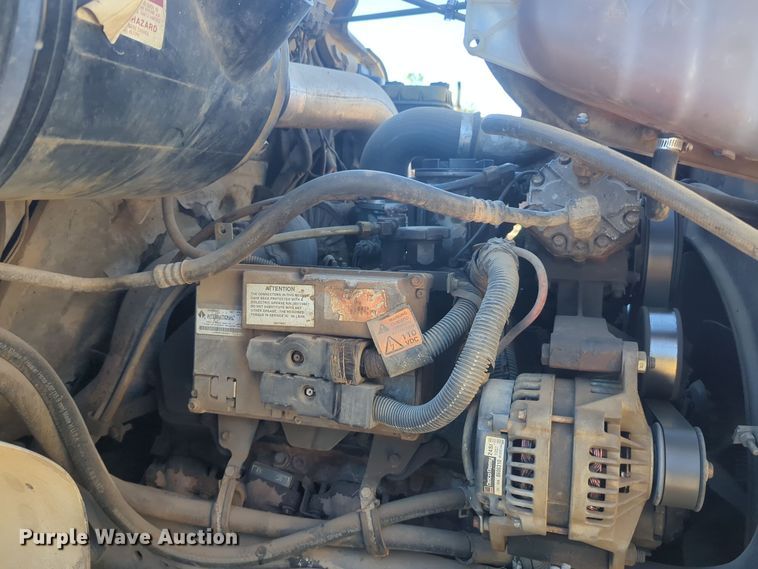 image for item ER4555 2000 International 4700 flatbed truck
