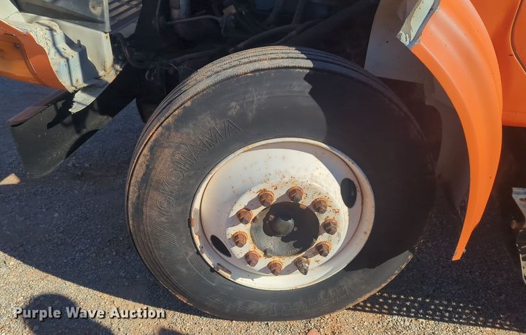image for item ER4555 2000 International 4700 flatbed truck