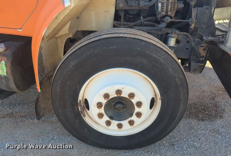 image for item ER4555 2000 International 4700 flatbed truck