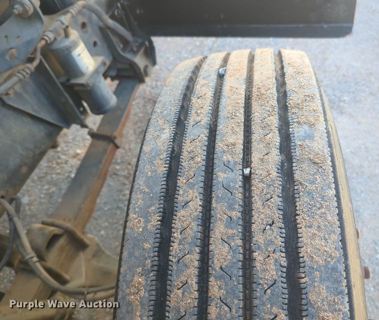 image for item ER4555 2000 International 4700 flatbed truck