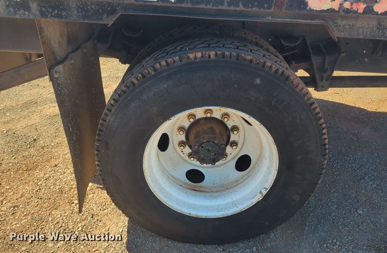 image for item ER4555 2000 International 4700 flatbed truck
