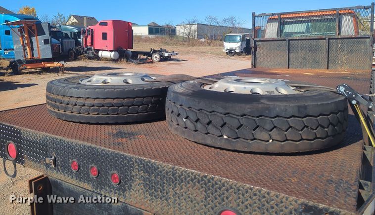 image for item ER4555 2000 International 4700 flatbed truck