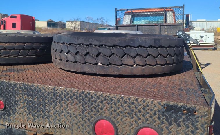 image for item ER4555 2000 International 4700 flatbed truck