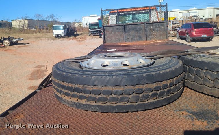 image for item ER4555 2000 International 4700 flatbed truck