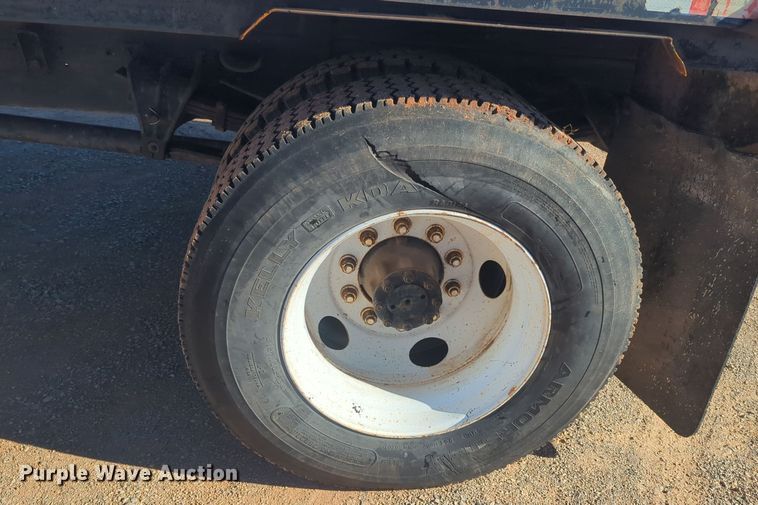 image for item ER4555 2000 International 4700 flatbed truck