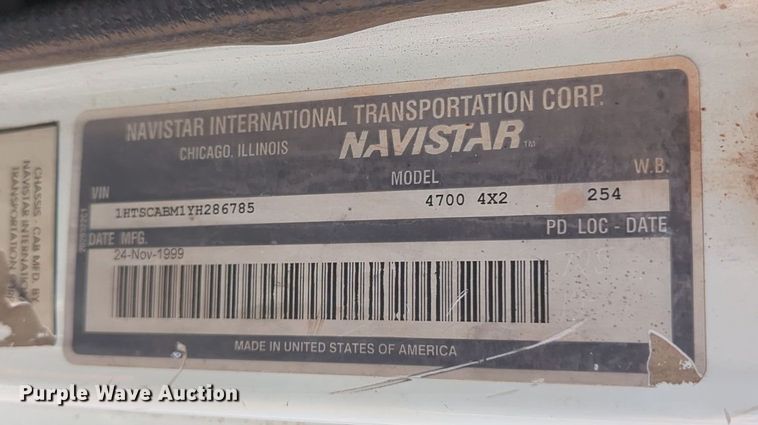 image for item ER4555 2000 International 4700 flatbed truck