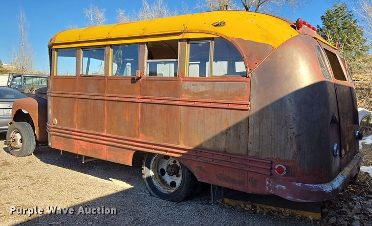 image for item ER5013 1949 Ford school bus