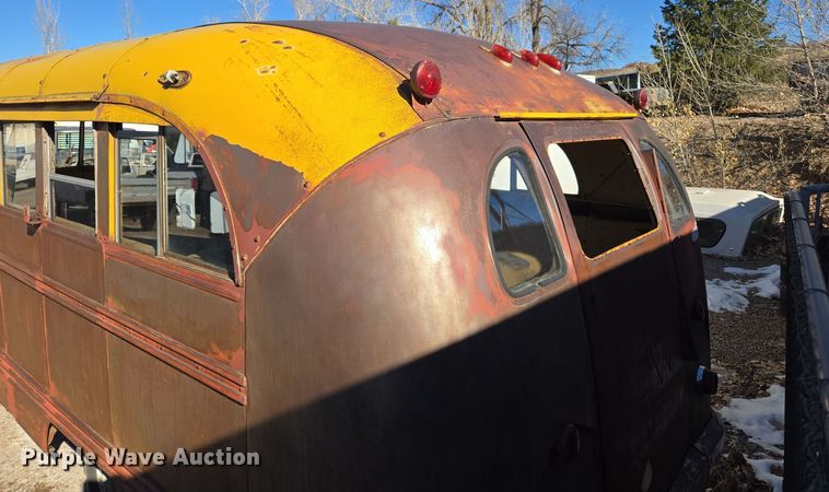 image for item ER5013 1949 Ford school bus