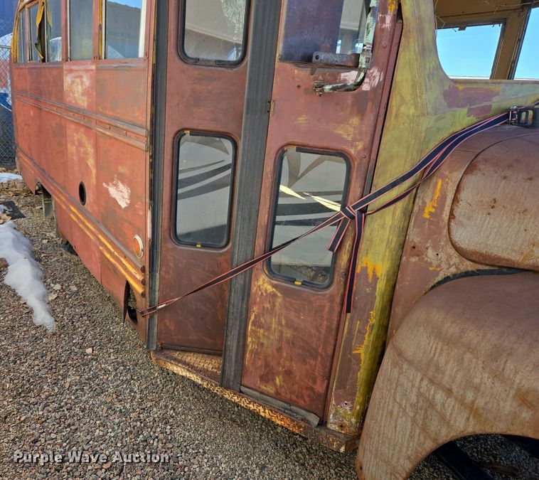 image for item ER5013 1949 Ford school bus