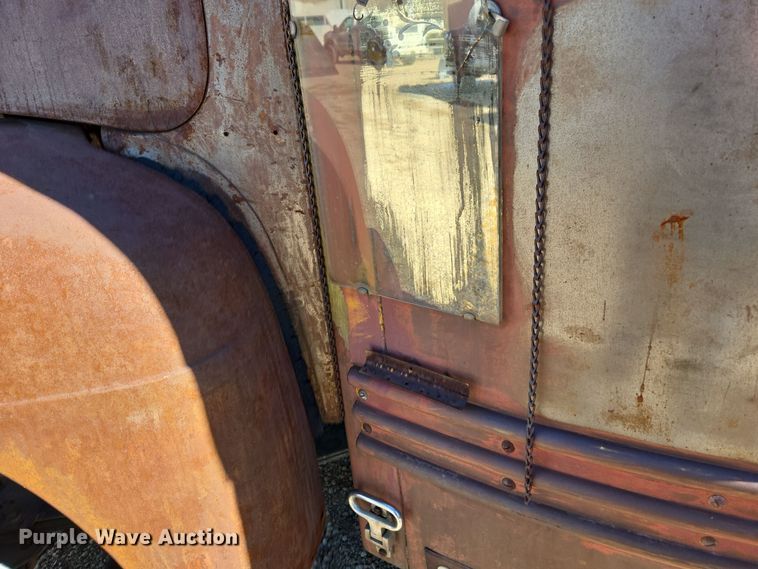 image for item ER5013 1949 Ford school bus