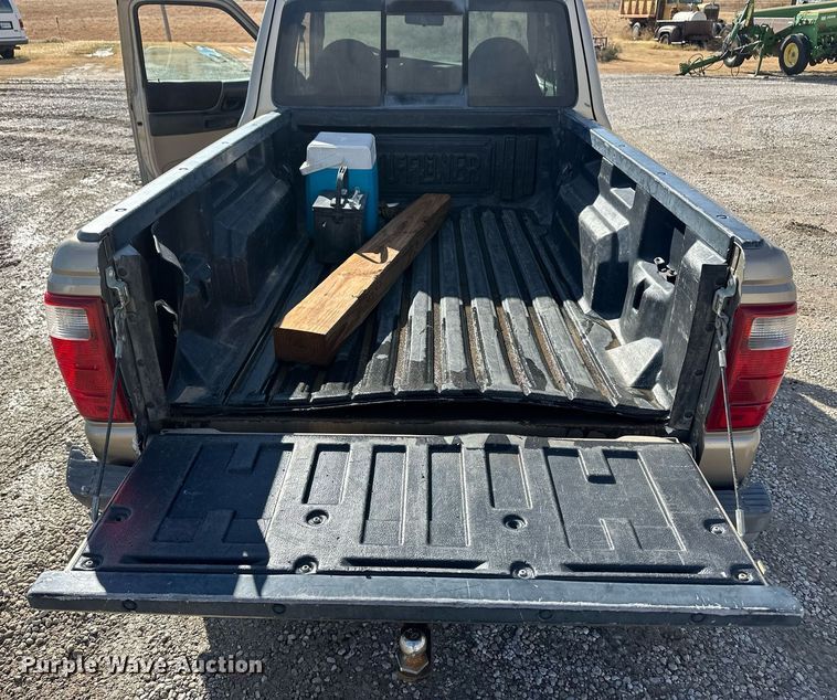 image for item ER8334 2003 Ford Ranger XLT SuperCab pickup truck