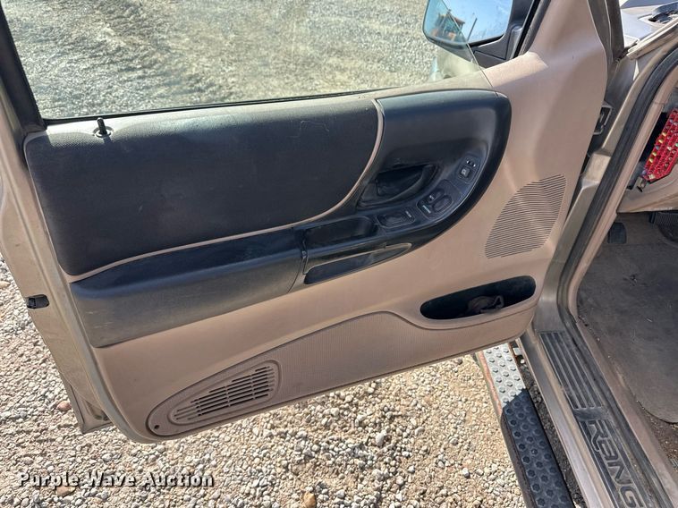 image for item ER8334 2003 Ford Ranger XLT SuperCab pickup truck