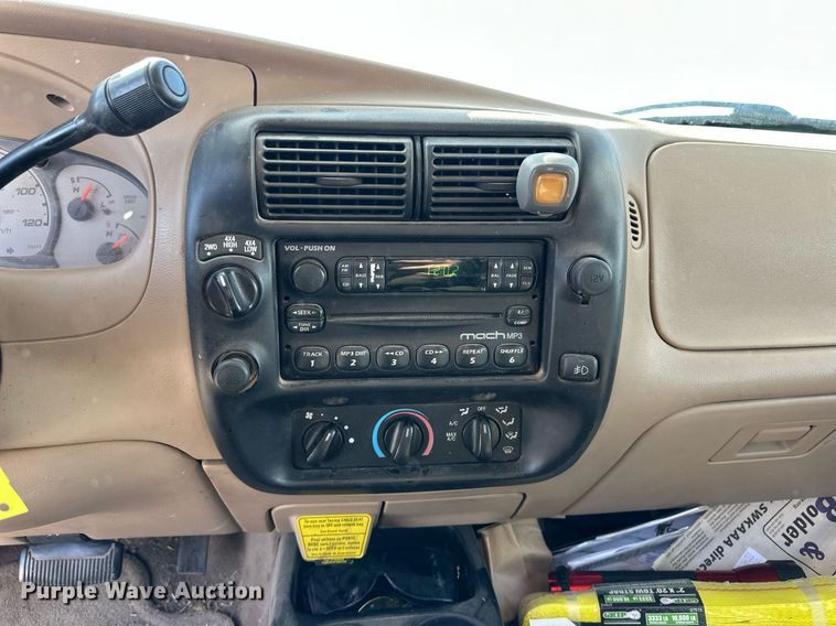 image for item ER8334 2003 Ford Ranger XLT SuperCab pickup truck