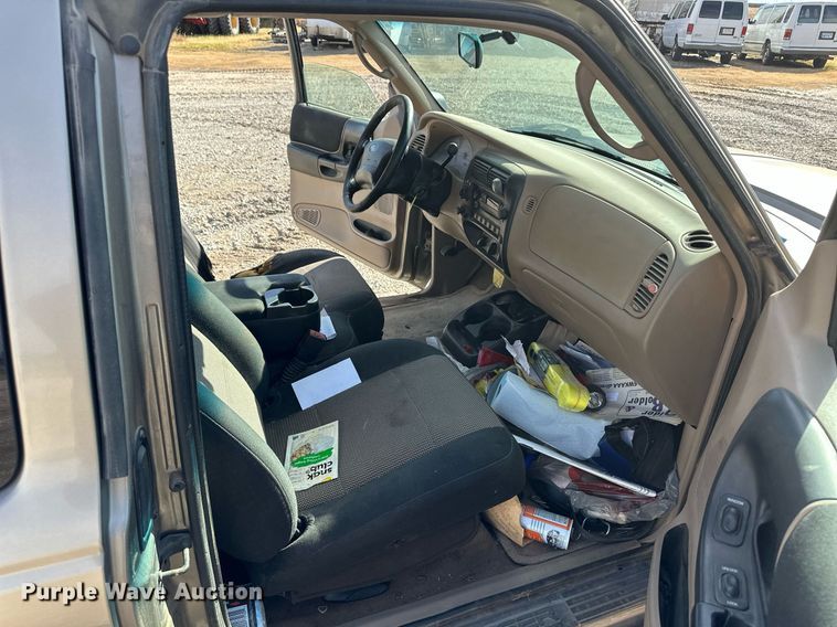 image for item ER8334 2003 Ford Ranger XLT SuperCab pickup truck