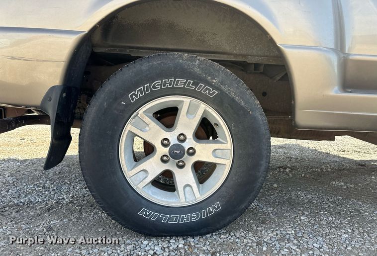 image for item ER8334 2003 Ford Ranger XLT SuperCab pickup truck