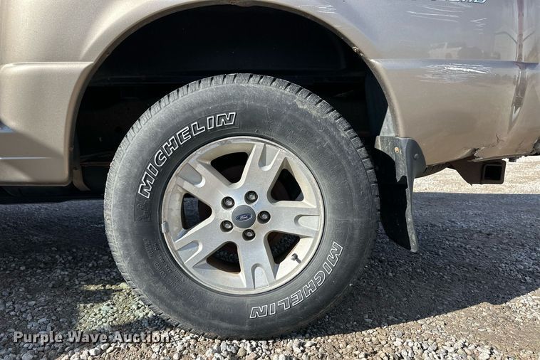 image for item ER8334 2003 Ford Ranger XLT SuperCab pickup truck