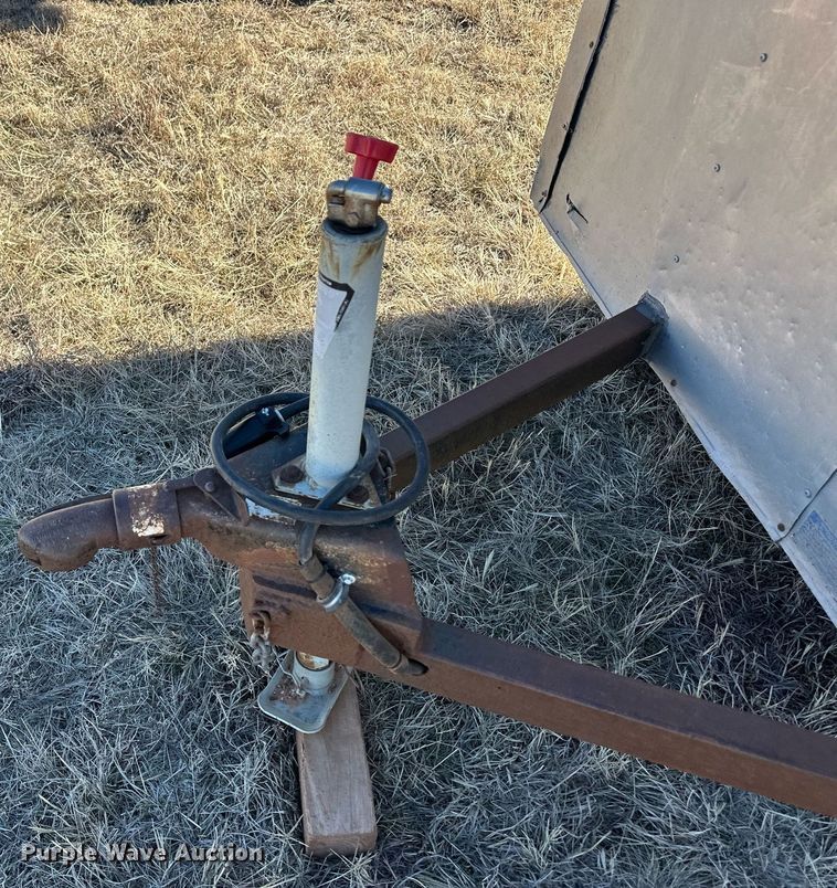 image for item ER8351 1994 Wells Cargo enclosed cargo trailer