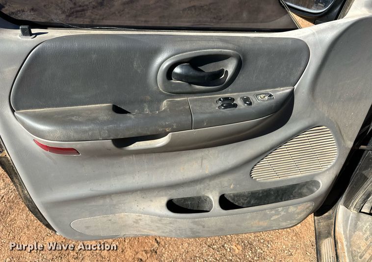 image for item ER8360 2003 Ford F150 SuperCab pickup truck